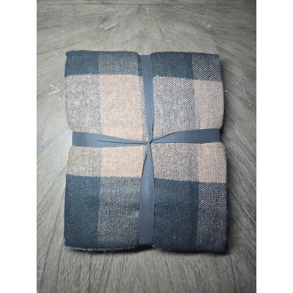Woolrich Plaid Oversized Throw Blanket Machine Washable - Picture 3 of 3